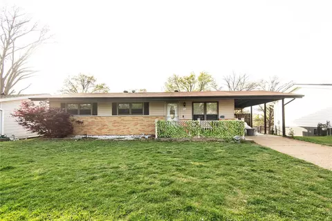 4437 Thicket Dr, Saint Louis, MO 63129