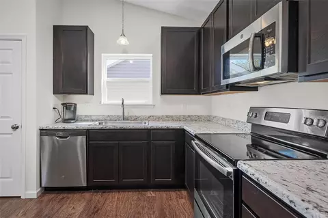 Kitchen - 125 Keystone Ridge Dr, O'fallon, MO 63366 photo 3 of 3