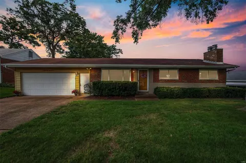9217 Lurline Dr, Saint Louis, MO 63126