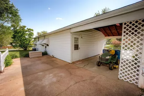 Exterior - 249 Ries Rd, Ballwin, MO 63021 photo 8 of 10