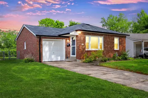 609 Sandra Ct, Bella Villa, MO 63125
