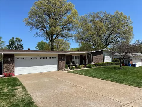 1645 Saint Denis St, Florissant, MO 63033