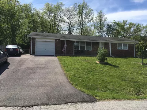 19 Laura Dr, Saint Peters, MO 63376