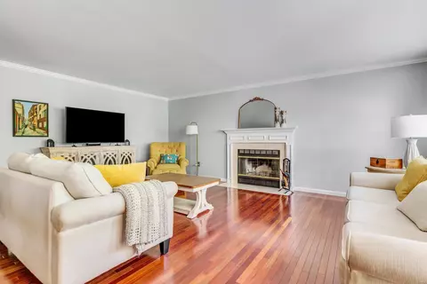 Living - 977 Midpoint Dr, O'fallon, MO 63366 photo 2 of 7