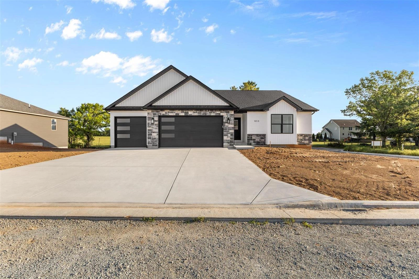 833 Barclay Dr  