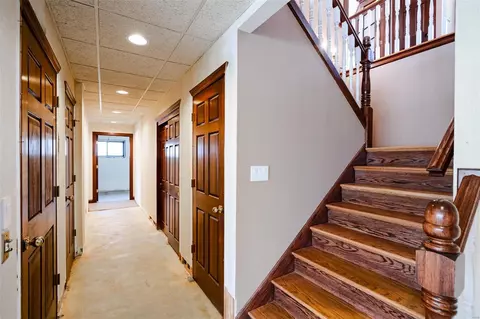 Entry Way - 8 Kingspointe Ct, Chesterfield, MO 63005 photo 6 of 6