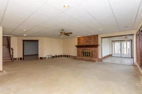 Living - 8 Kingspointe Ct, Chesterfield, MO 63005 photo 11 of 12