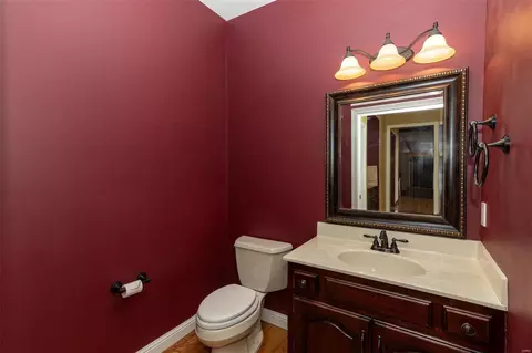 Bath - 8 Kingspointe Ct, Chesterfield, MO 63005 photo 1 of 6