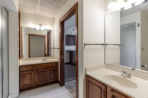 Bath - 8 Kingspointe Ct, Chesterfield, MO 63005 photo 6 of 6