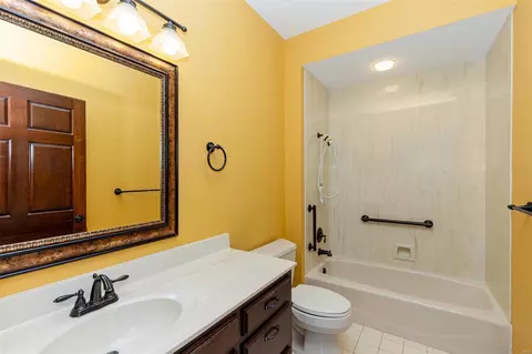Bath - 8 Kingspointe Ct, Chesterfield, MO 63005 photo 5 of 6