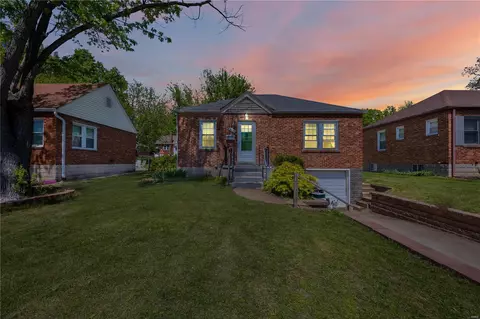 6211 Weber Rd, Saint Louis, MO 63123