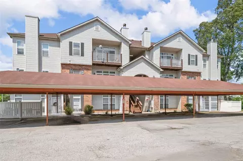 1287 Gardens Circle Dr #2D, Saint Louis, MO 63125