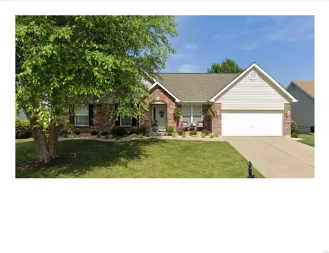 320 Morgan Trails Dr, Saint Peters, MO 63376