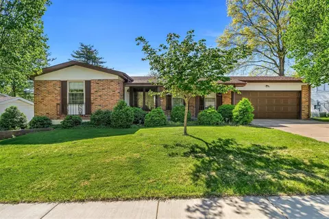 1261 Beaver Creek Rd, Chesterfield, MO 63017