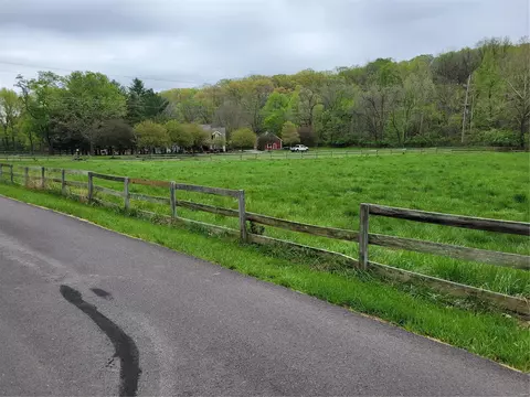 1215 Christmas Valley Rd, Wildwood, MO 63005