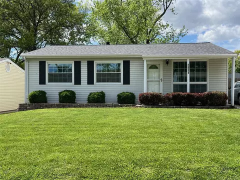 2831 Laurel View Ln, Maryland Heights, MO 63043