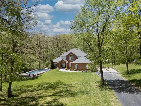 9 Country Oak Dr, O'fallon, MO 63366