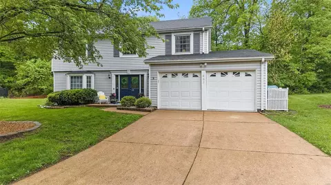 837 Mayfair Park Ct, Manchester, MO 63021