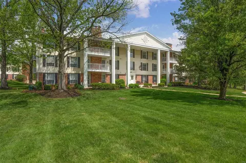 1525 Hampton Hall Dr #2, Chesterfield, MO 63017