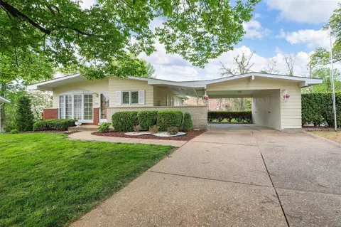 1226 Visitation Dr, Saint Louis, MO 63125