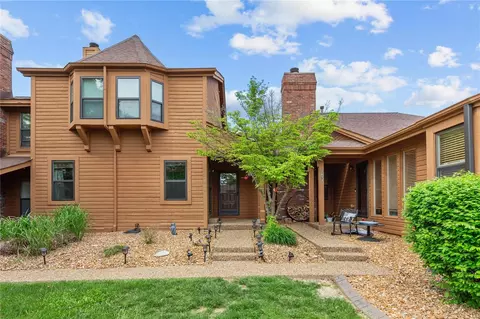 2071 Avignon Dr #F, Saint Charles, MO 63303