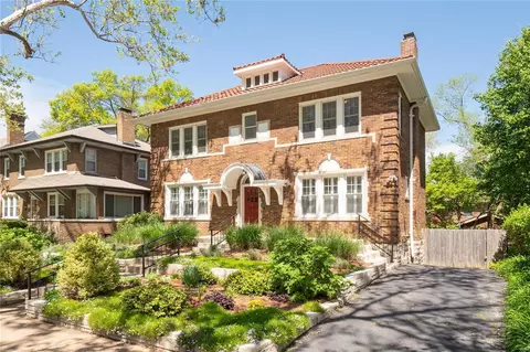 7151 Delmar Blvd, Saint Louis, MO 63130