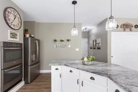 Kitchen - 17651 Trailmark Ct, Eureka, MO 63025 photo 4 of 4