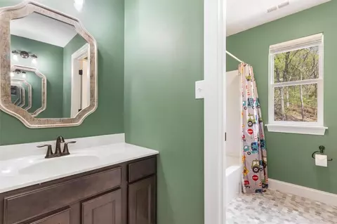 Bath - 17651 Trailmark Ct, Eureka, MO 63025 photo 3 of 8