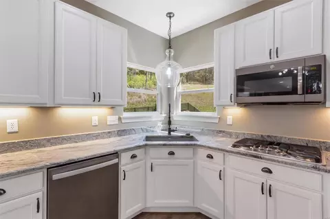 Kitchen - 17651 Trailmark Ct, Eureka, MO 63025 photo 2 of 4