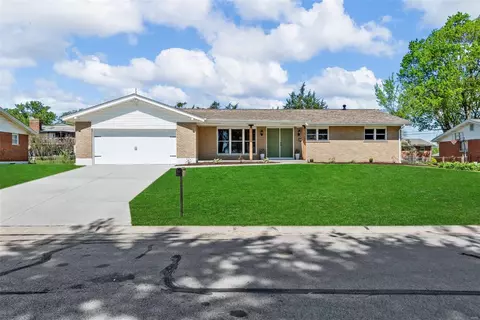 3015 Persimmon Dr, Saint Charles, MO 63301