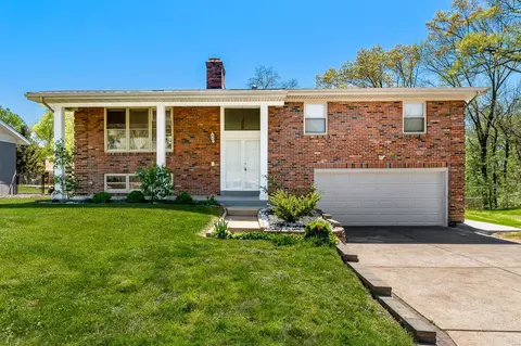5812 Five Oaks Pkwy, Saint Louis, MO 63128