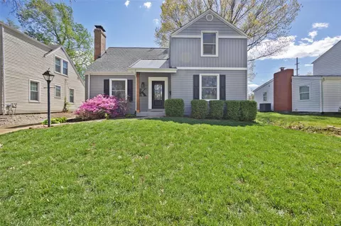 870 Alexandra Ave, Glendale, MO 63122