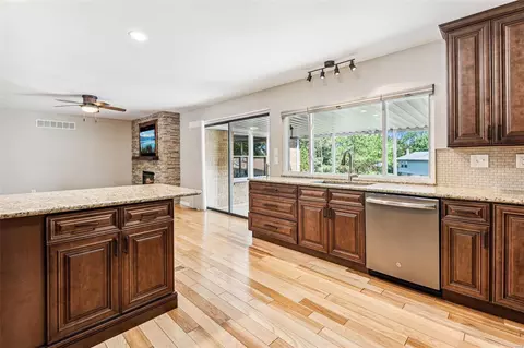 Kitchen - 252 Monroe Mill Dr, Ballwin, MO 63011 photo 3 of 3
