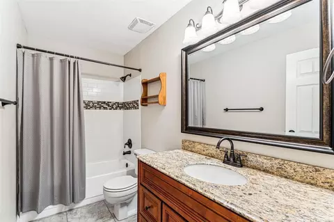 Bath - 252 Monroe Mill Dr, Ballwin, MO 63011 photo 3 of 3