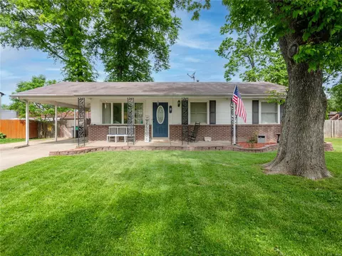 9 Saint Timothy Dr, Saint Peters, MO 63376