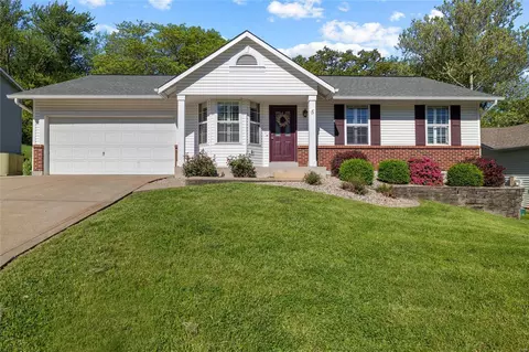 5 Marcus Dr, Saint Peters, MO 63376