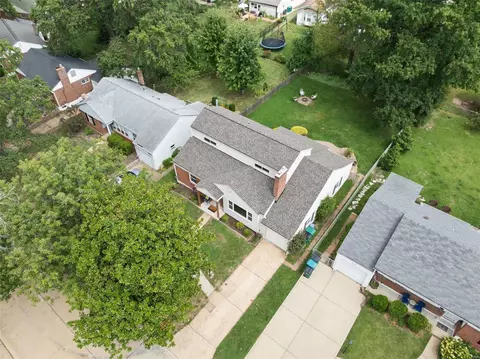 108 Turf Ct, Saint Louis, MO 63119