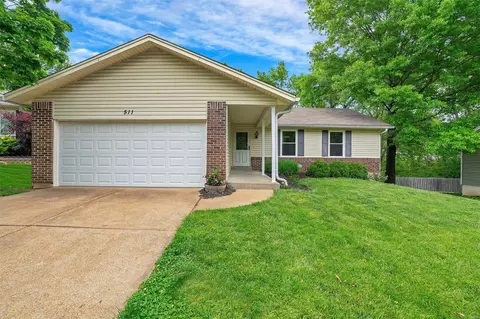 511 Echo Hill Ct, Ballwin, MO 63021