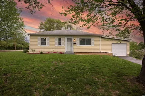 6332 Graham Rd, Saint Louis, MO 63134