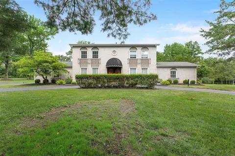 609 N Mason Rd, Creve Coeur, MO 63141