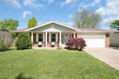 3916 Silver Rdg, Saint Peters, MO 63376