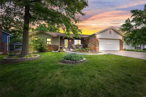 5706 Mango Dr, Saint Louis, MO 63129
