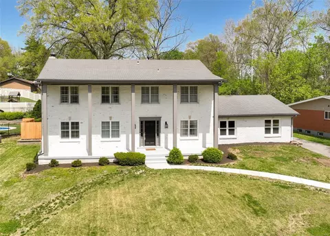127 La Gorce Dr, Chesterfield, MO 63017