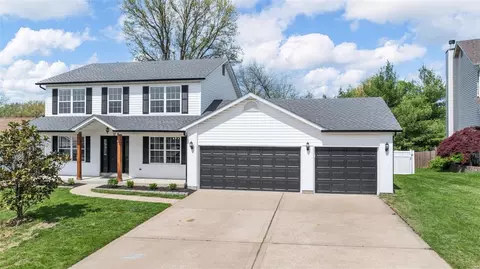 772 Oak Leaf Bluff Dr, Saint Charles, MO 63304
