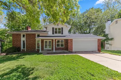 431 Madewood Ln, Chesterfield, MO 63017