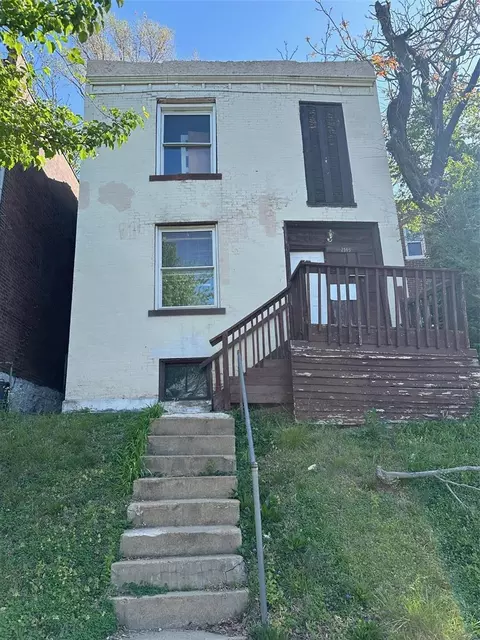 2145 Stansbury St, Saint Louis, MO 63118