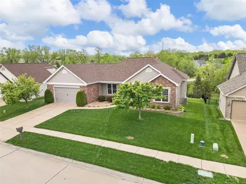 605 Castle Ridge Dr, Wentzville, MO 63385