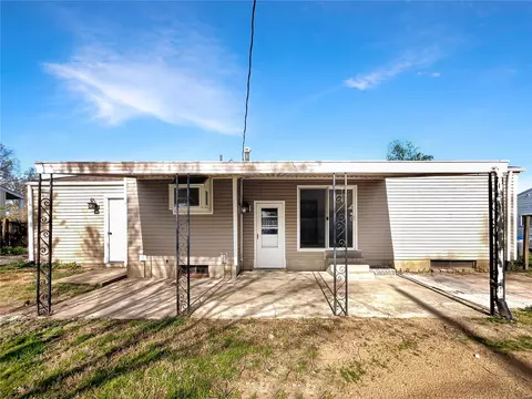 Exterior - 903 Saint Bernard Dr, O'fallon, MO 63366 photo 4 of 5