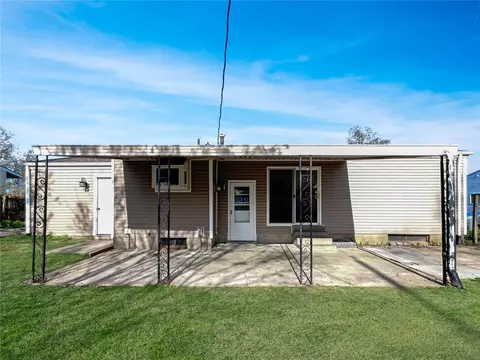 Exterior - 903 Saint Bernard Dr, O'fallon, MO 63366 photo 2 of 5