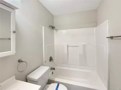 Bath - 903 Saint Bernard Dr, O'fallon, MO 63366 photo 2 of 2